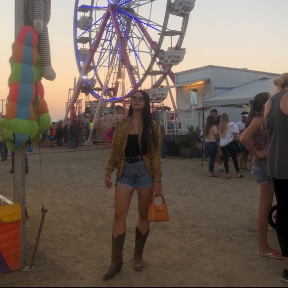 MEET THE POSHER - Picture 5 of 5